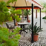 Отель Zina Family Кустоначи