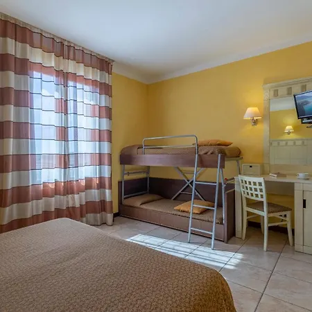 Zina Family Ξενοδοχείο 4*